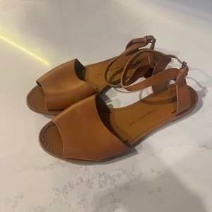 Gap Tan Strappy Sandals size 7